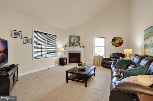 21 SAWGRASS DR, Reading, PA 19606