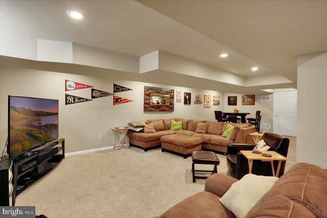 21 SAWGRASS DR, Reading, PA 19606