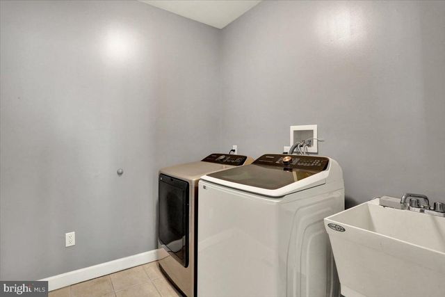 21 SAWGRASS DR, Reading, PA 19606