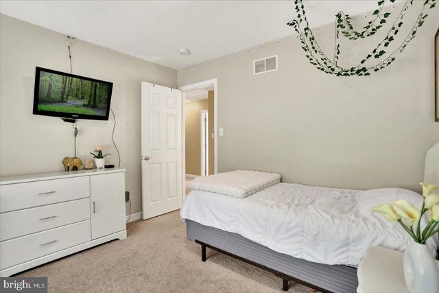 21 SAWGRASS DR, Reading, PA 19606