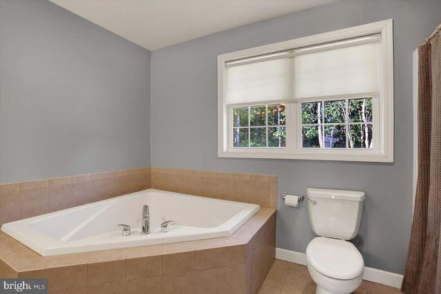 21 SAWGRASS DR, Reading, PA 19606