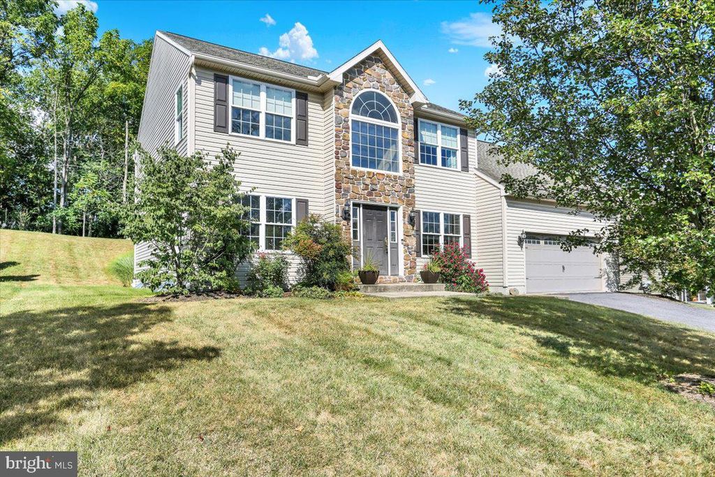 21 SAWGRASS DR, Reading, PA 19606