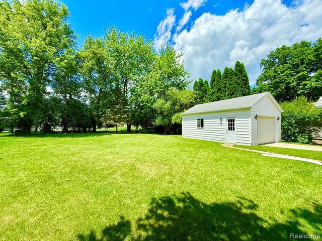 11614 Schram Street, Grand Blanc, MI 48439