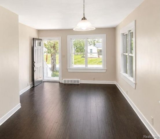 11614 Schram Street, Grand Blanc, MI 48439
