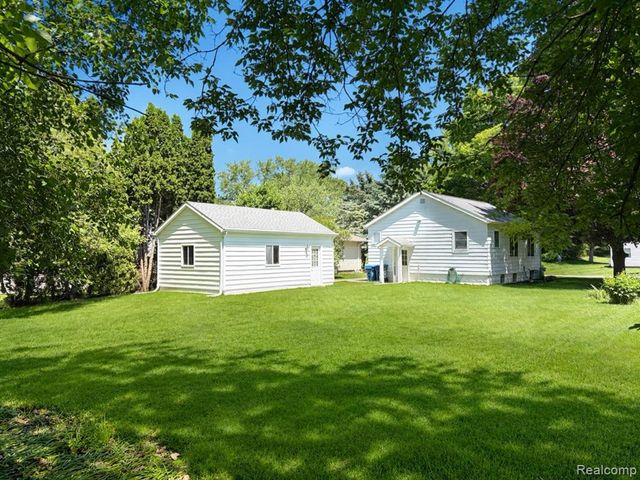 11614 Schram Street, Grand Blanc, MI 48439