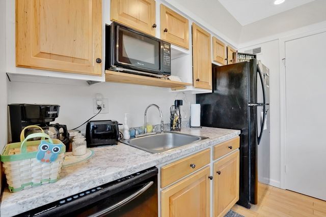 80 Yorktown Dr 80, Springfield, MA 01108
