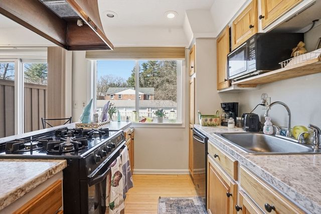 80 Yorktown Dr 80, Springfield, MA 01108