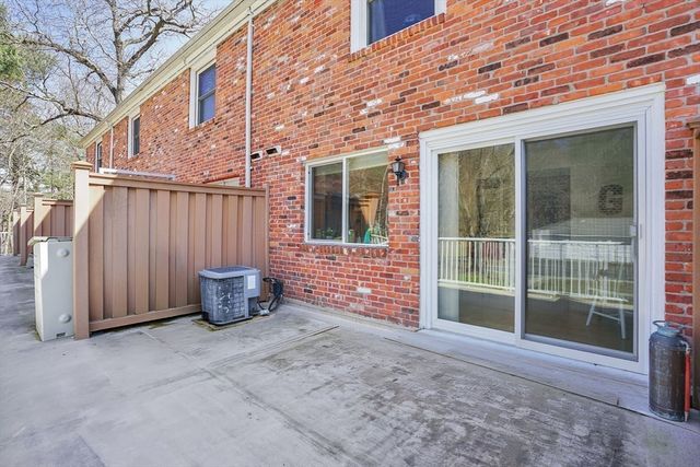 80 Yorktown Dr 80, Springfield, MA 01108