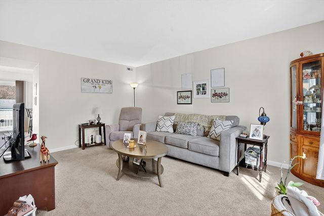 80 Yorktown Dr 80, Springfield, MA 01108