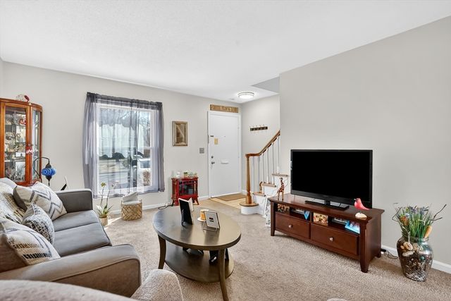 80 Yorktown Dr 80, Springfield, MA 01108