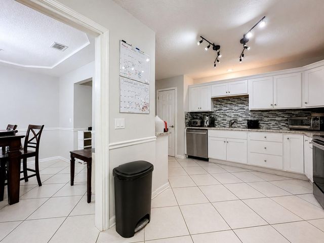 290 GLENEAGLES DRIVE, Orange Park, FL 32073