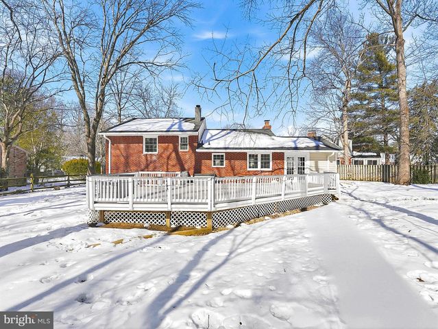 3015 CRANE DR, Falls Church, VA 22042