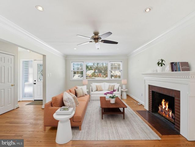 3015 CRANE DR, Falls Church, VA 22042