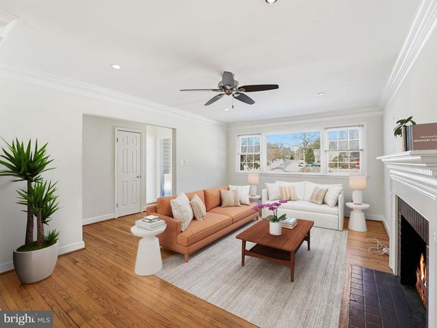 3015 CRANE DR, Falls Church, VA 22042