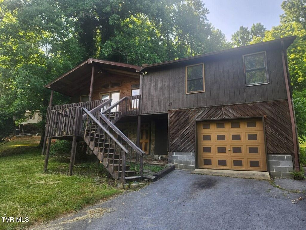 1111 Berry Road, Elizabethton, TN 37643