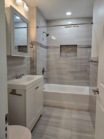 235 Washington Ave PH5, Winthrop, MA 02152