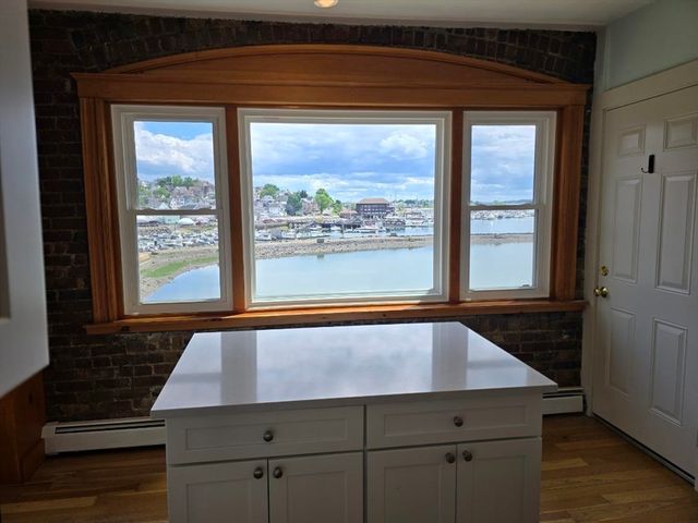 235 Washington Ave PH5, Winthrop, MA 02152