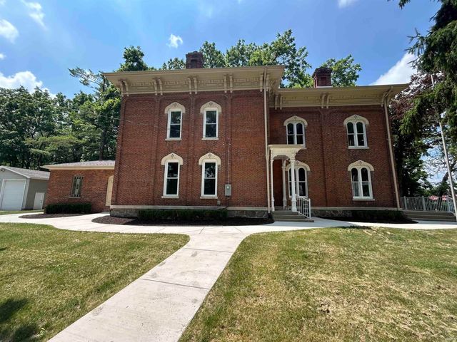 732 W Michigan Street, New Carlisle, IN 46552