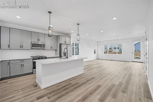 8172 Manor House Way, Colorado Springs, CO 80908