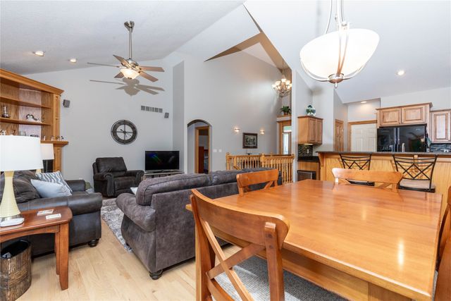 12307 Twana Drive, Urbandale, IA 50323