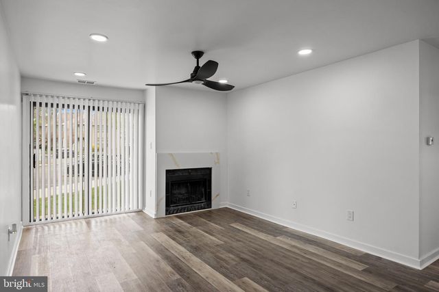 263 BARCLAY CT, West Deptford, NJ 08051