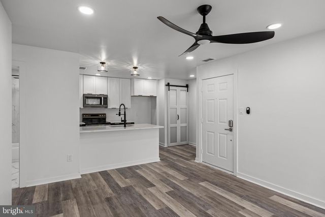 263 BARCLAY CT, West Deptford, NJ 08051