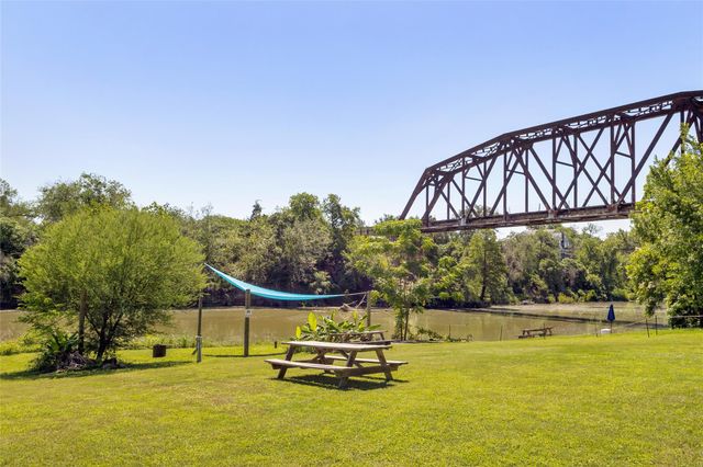 9035 Fm 725, Mcqueeney, TX 78123