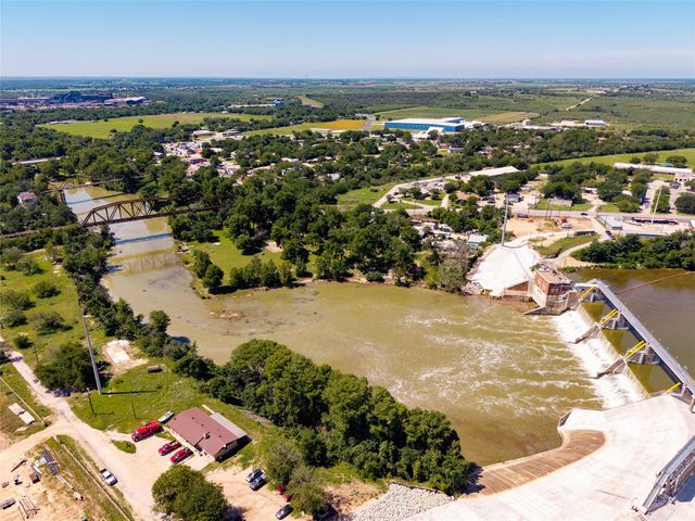 9035 Fm 725, Mcqueeney, TX 78123