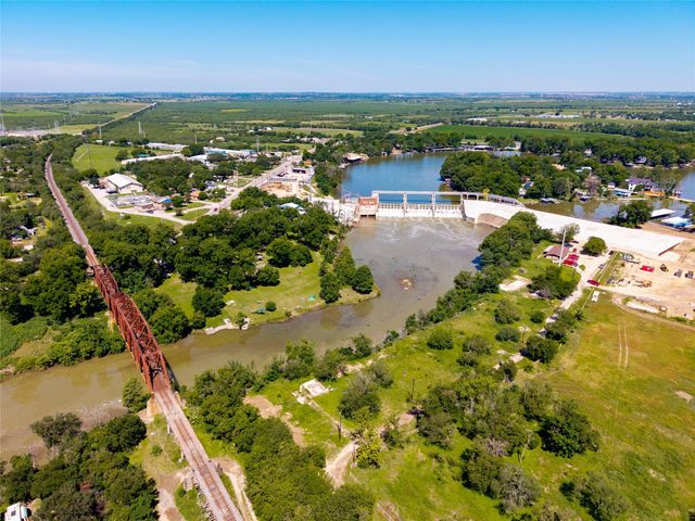 9035 Fm 725, Mcqueeney, TX 78123