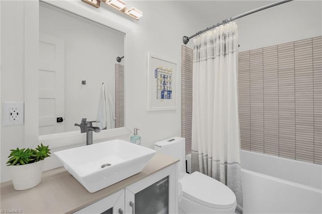 622 Walker Avenue C, Greensboro, NC 27403