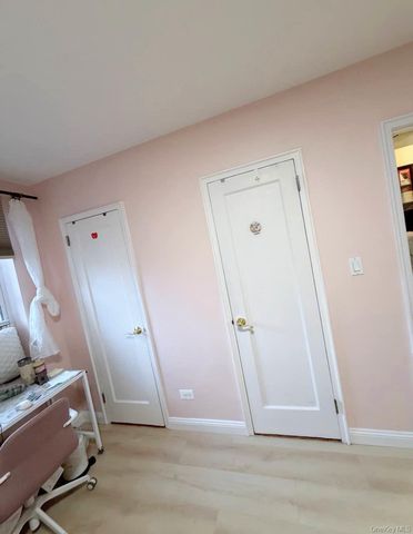 12010 85th Avenue 4J, Kew Gardens, NY 11415