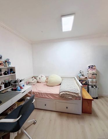 12010 85th Avenue 4J, Kew Gardens, NY 11415