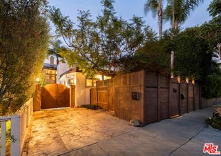 667 Santa Clara Avenue, Venice, CA 90291