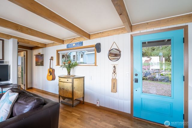 9513 Villa Beach Road, Anderson Island, WA 98303