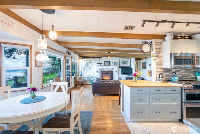 9513 Villa Beach Road, Anderson Island, WA 98303