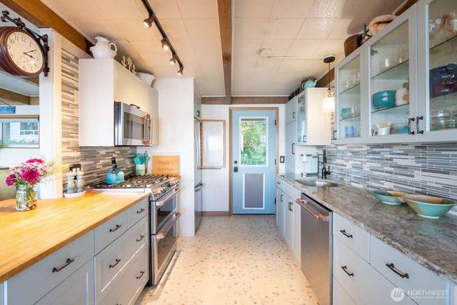 9513 Villa Beach Road, Anderson Island, WA 98303