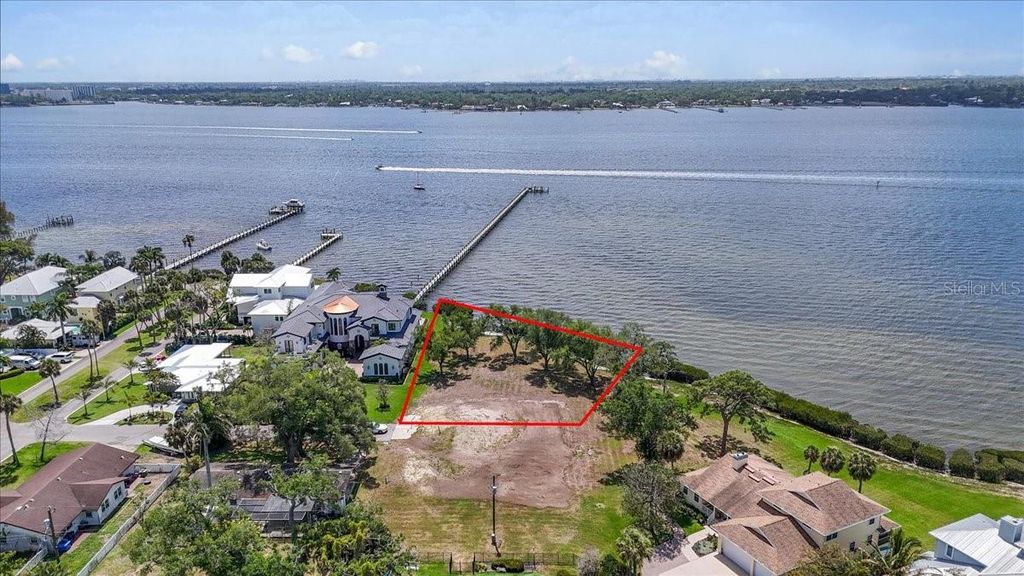 2111 4TH ST COURT W, Palmetto, FL 34221