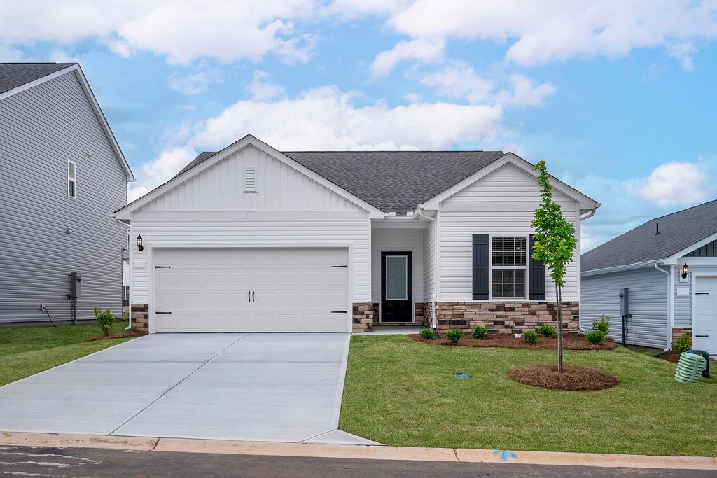 426 West Claywalk Road, Woodruff, SC 29388