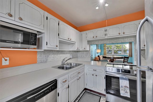 2223 Park Lane 302, Hollywood, FL 33021