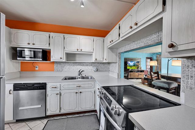 2223 Park Lane 302, Hollywood, FL 33021