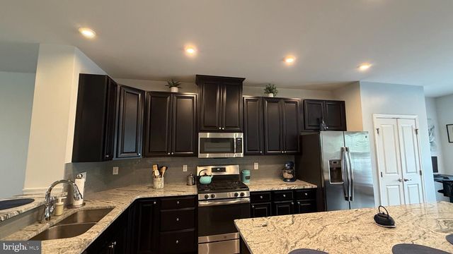 4 FARM FIELD LN, Sicklerville, NJ 08081