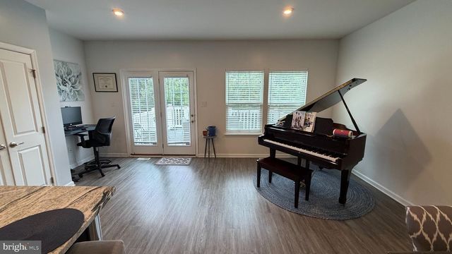 4 FARM FIELD LN, Sicklerville, NJ 08081