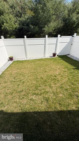 4 FARM FIELD LN, Sicklerville, NJ 08081