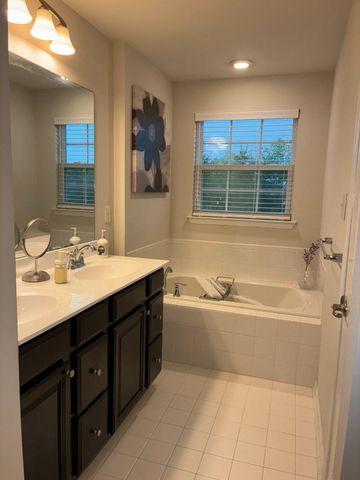 4 FARM FIELD LN, Sicklerville, NJ 08081