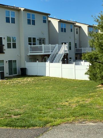 4 FARM FIELD LN, Sicklerville, NJ 08081