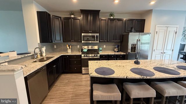 4 FARM FIELD LN, Sicklerville, NJ 08081
