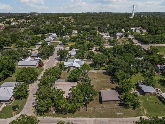 200 3rd Street, Glen Rose, TX 76043