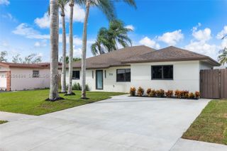 711 NW 8th Ave, Dania Beach, FL 33004