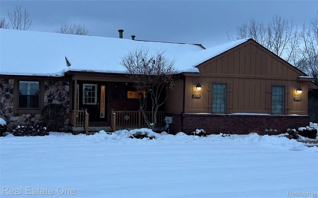 11734 Shenandoah Drive 3, Green Oak Township, MI 48178