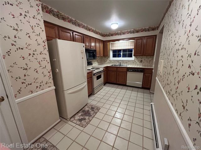 11734 Shenandoah Drive 3, Green Oak Township, MI 48178